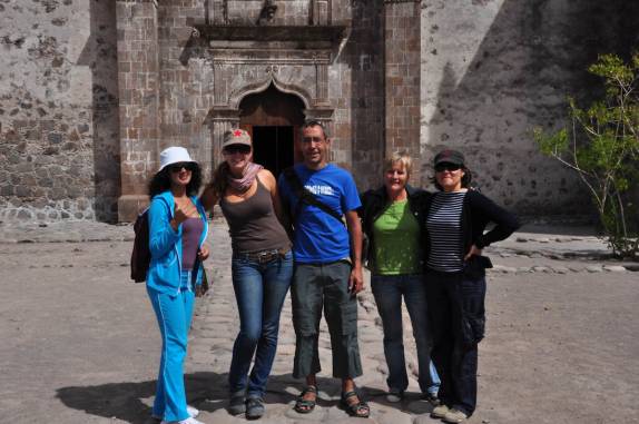 Encontro com as brasileiras Ane e Sandra e a mexicana Tania na missão San Francisco Xavier, próxima à Loreto, na Baja California - México